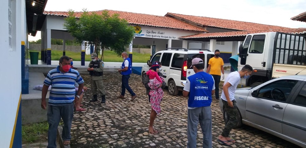 Passageiros que chegaram de São Paulo ficam em isolamento em escola